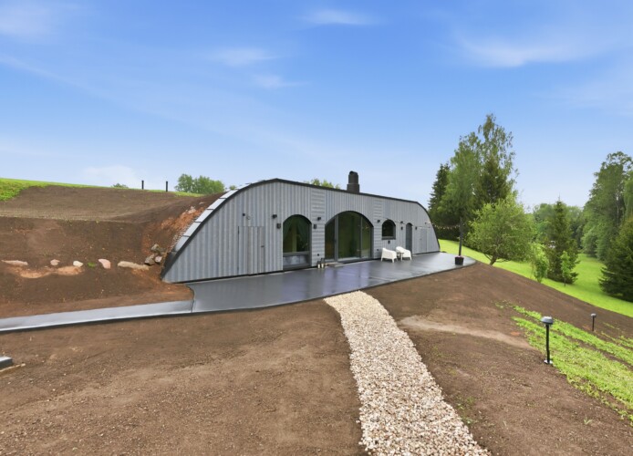 A holiday house built from Revonia modules has brought a new hidden gem to Otepää’s rolling hill landscape.